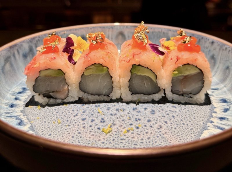 Oro Scario Roll con gambero rosso e foglia d’oro